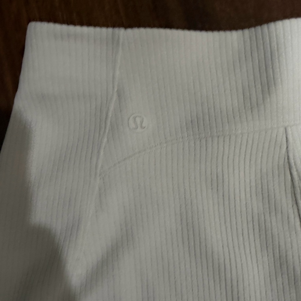 Lululemon Athletica ribbed softstreme Shorts - Picture 4 of 4